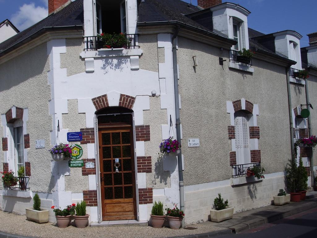 Bed and Breakfast Les Glycines Plaimpied-Givaudins Экстерьер фото