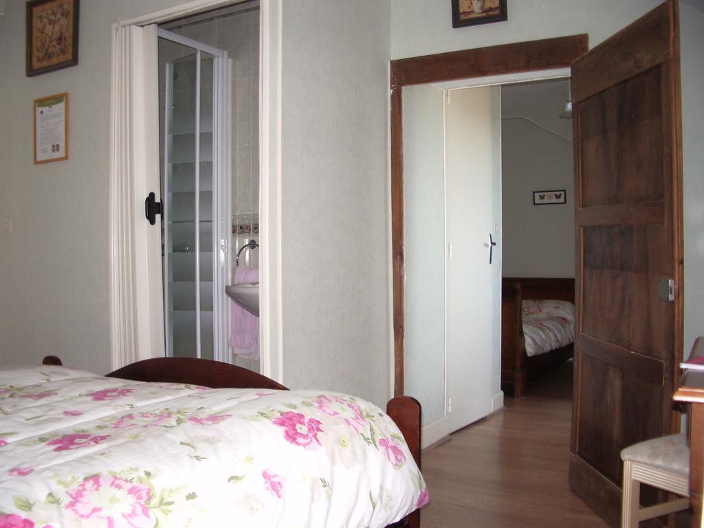 Bed and Breakfast Les Glycines Plaimpied-Givaudins Экстерьер фото