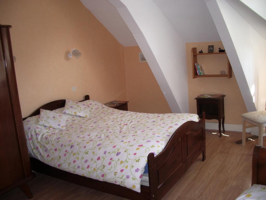 Bed and Breakfast Les Glycines Plaimpied-Givaudins Экстерьер фото